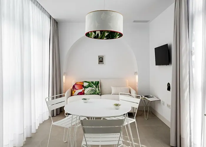 Y Estudios Céntricos Conil