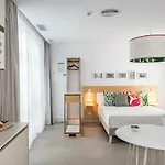 Y Estudios Centricos Conil Aparthotel 3*