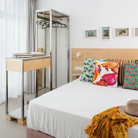Hotel apartamentowy Y Estudios Centricos Conil