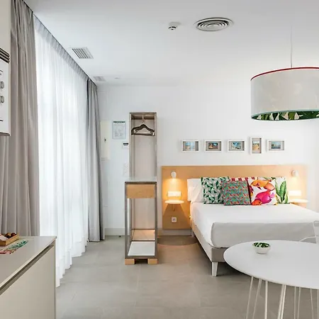 Y Estudios Centricos Conil Hotel apartamentowy 3*