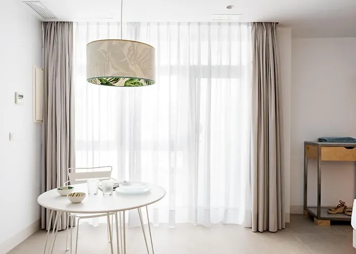 Y Estudios Centricos Conil 아파트호텔 콘일데라프론테라