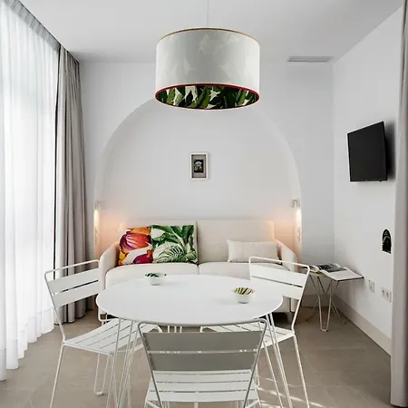 Y Estudios Centricos Conil