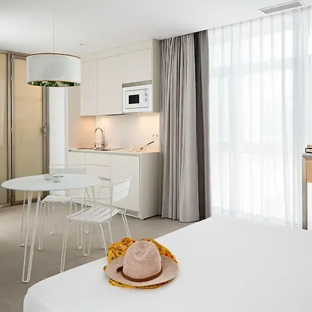 Y Estudios Centricos Conil 4*