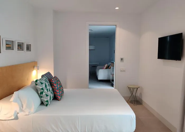 Y Estudios Centricos Conil 3*