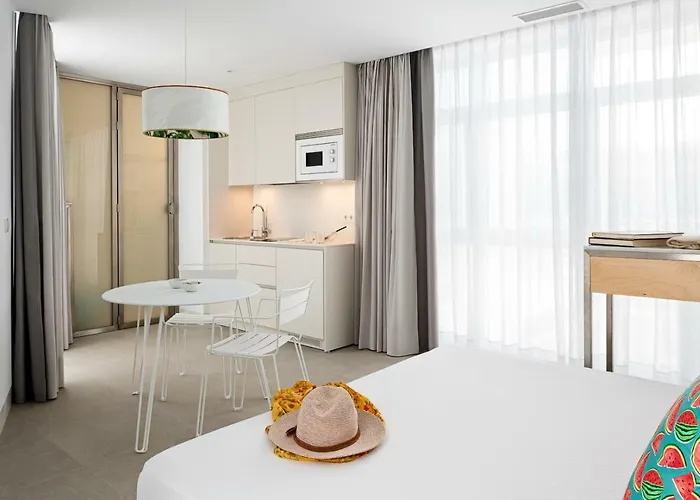 Y Estudios Centricos Conil 3*